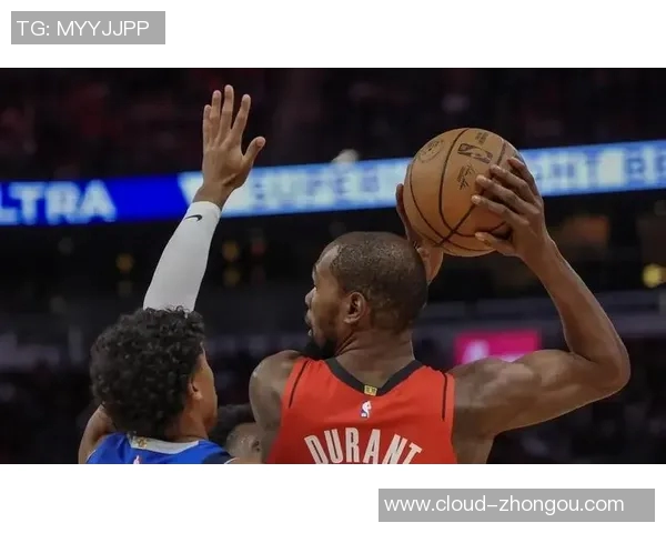 腾讯火箭与独行侠激战正酣NBA赛季精彩对决引发球迷热议
